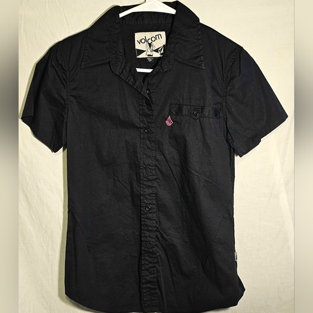 Versatile short-sleeved shirt, to wear with trousers, skirt or pants.